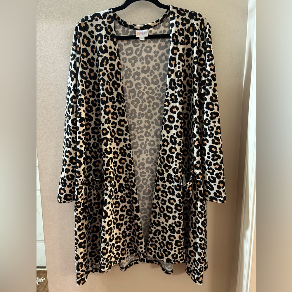 EUC- Flawless LulaRoe Women’s Cardigan Leopard Print Size XL